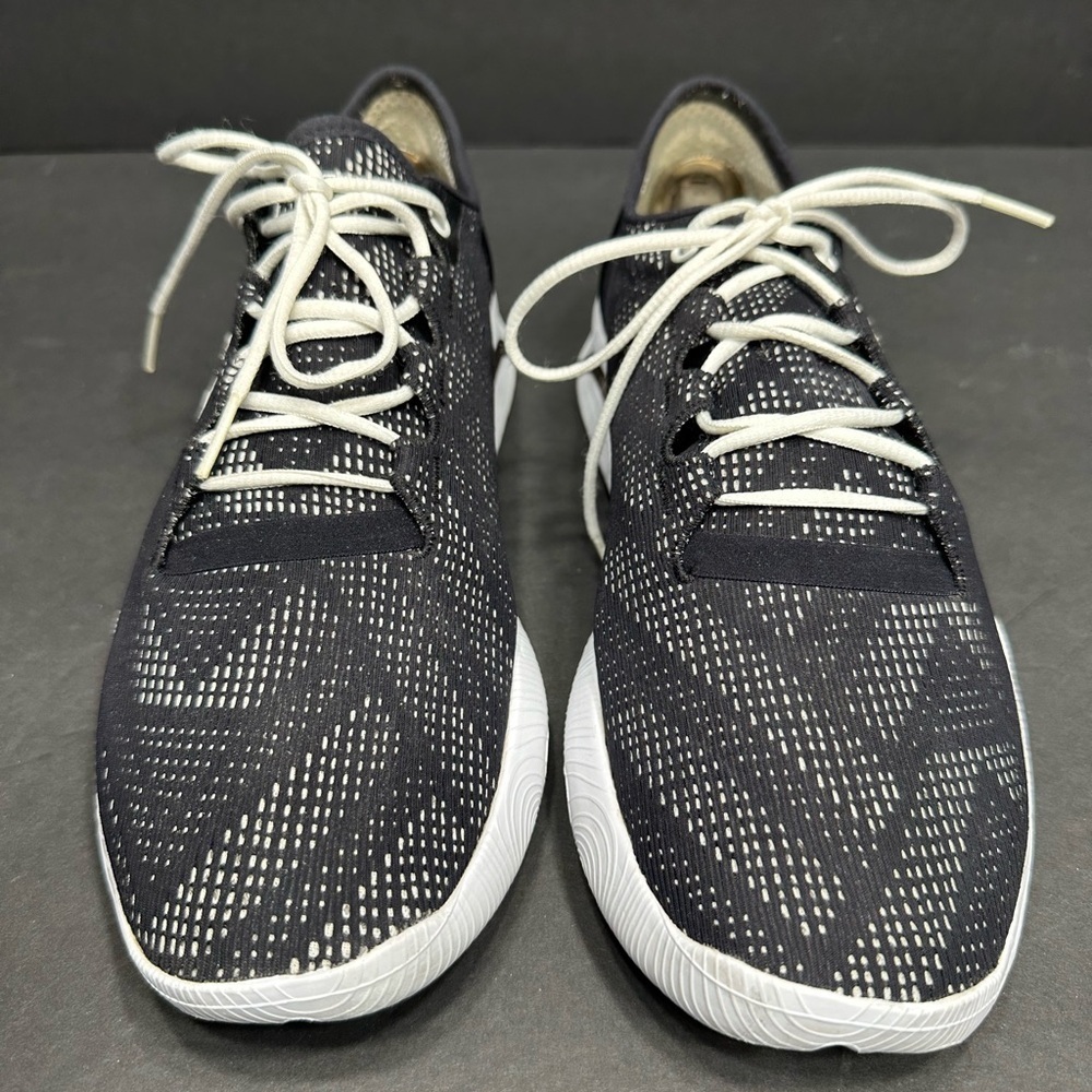 UNDER ARMOUR Black and White Patterned size 8.5 pre owned good condition